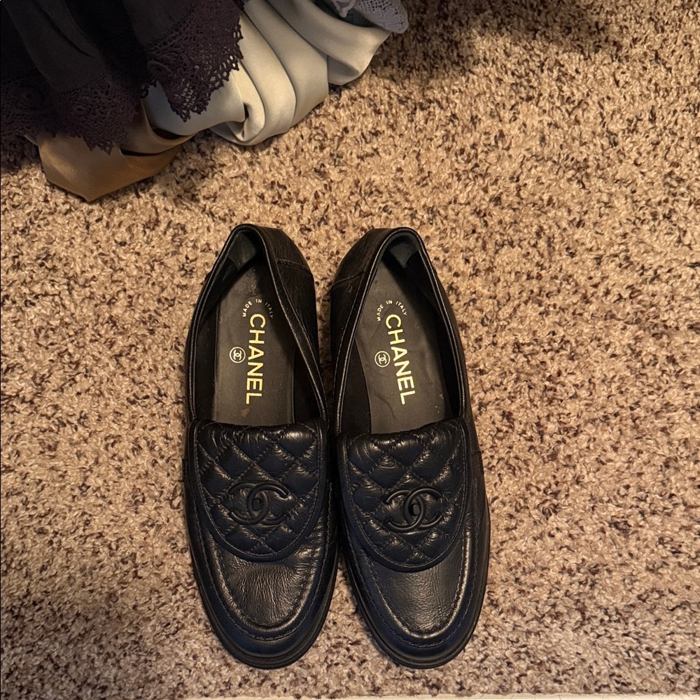 CHANEL Quilted Black Leather Flats